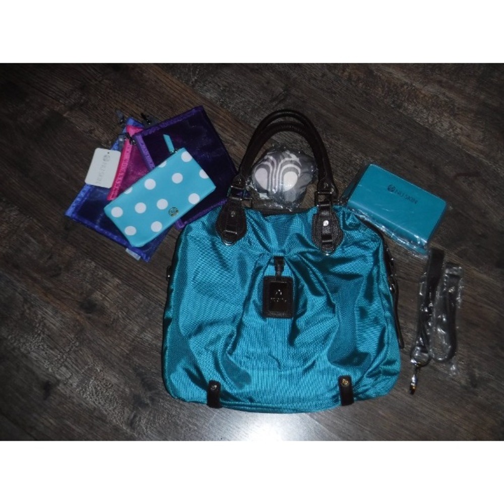 NuSkin Nu‎ skin purse/tote/pouch/cosmetic bag bundle